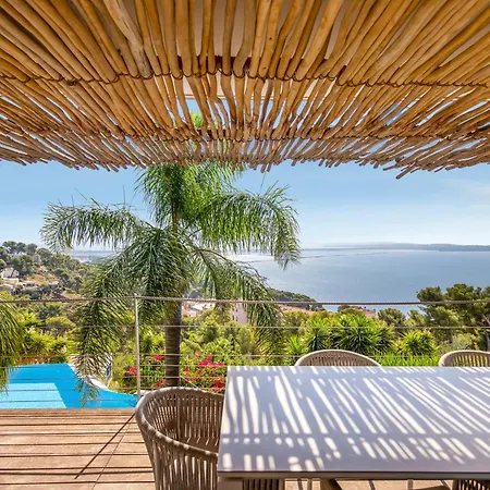 Grand Standing: Renovated Seaside Retreat With Pool Villa