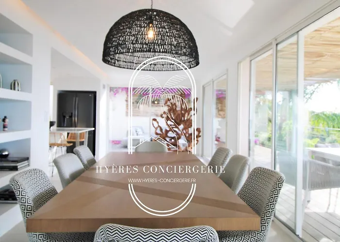 Grand Standing: Renovated Seaside Retreat With Pool Villa Hyeres