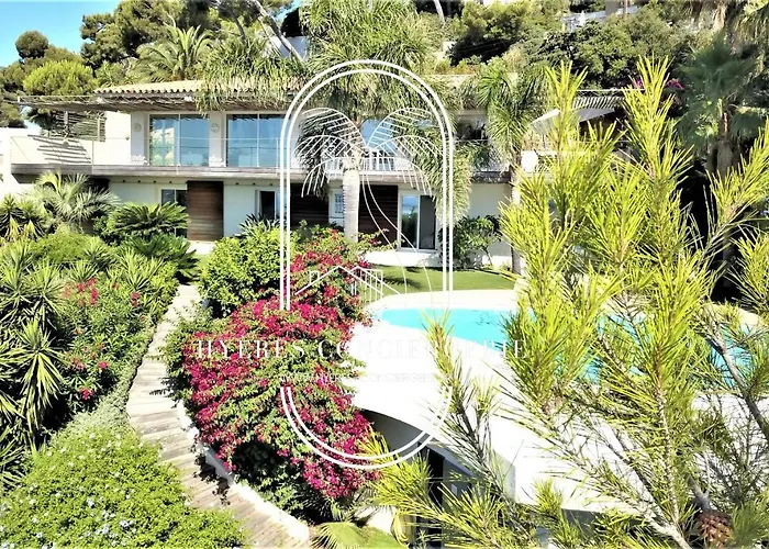 Grand Standing: Renovated Seaside Retreat With Pool